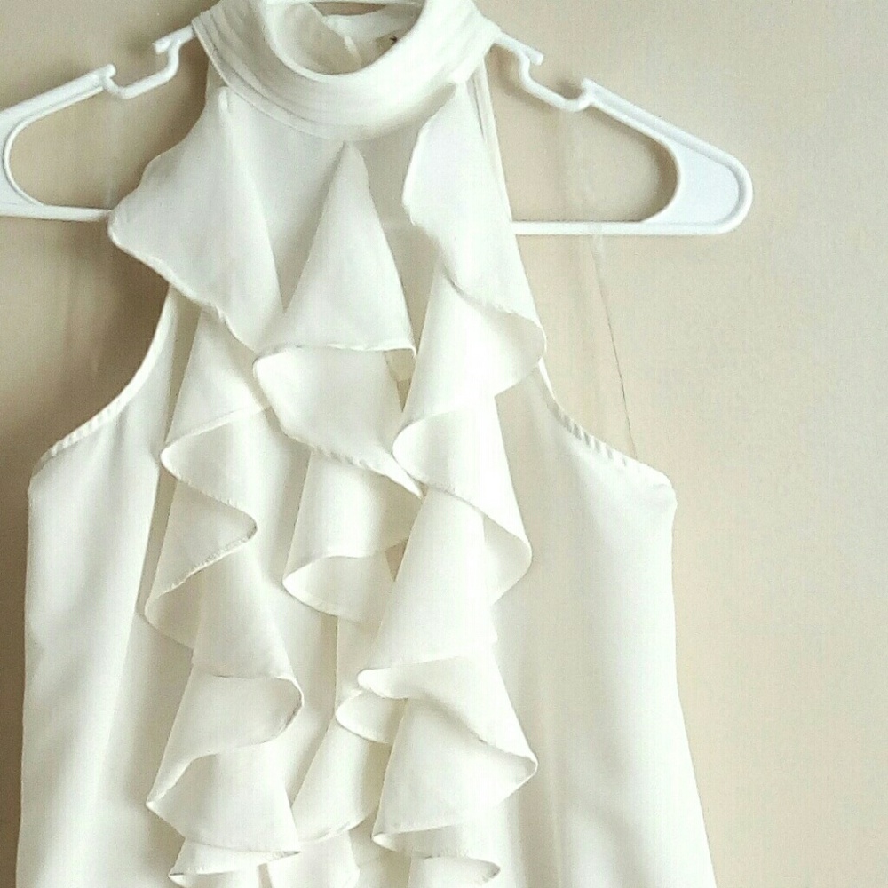 🔥F21 NWOT Ruffled Halter Top - Cream🔥